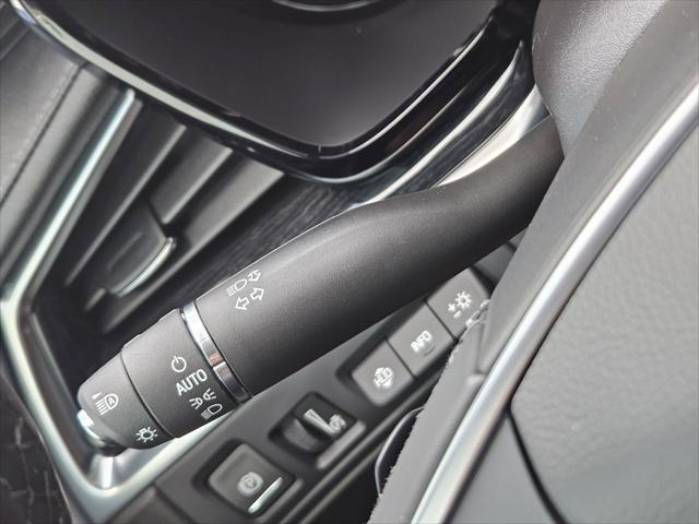 Photo of 2025 Argent Silver Metallic Cadillac XT5