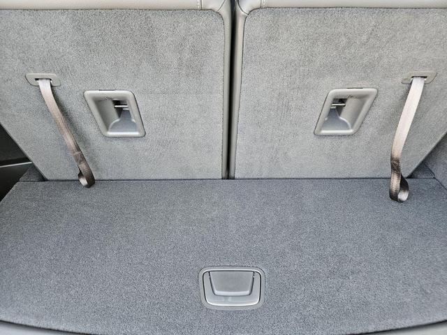 Photo of 2025 Crystal White Tricoat Cadillac XT6