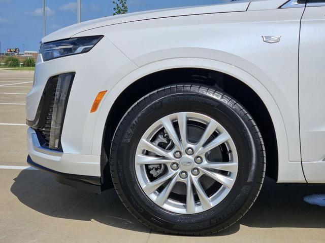 Photo of 2025 Crystal White Tricoat Cadillac XT6