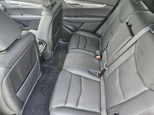 Photo of 2025 Crystal White Tricoat Cadillac XT6