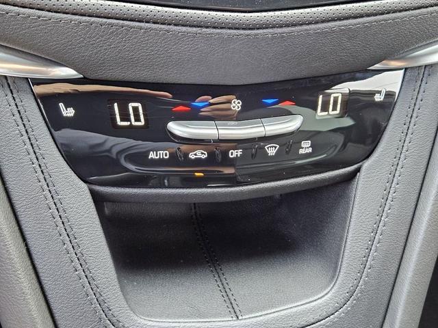 Photo of 2025 Crystal White Tricoat Cadillac XT6