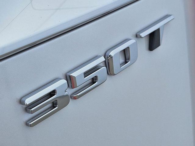 Photo of 2025 Crystal White Tricoat Cadillac XT6