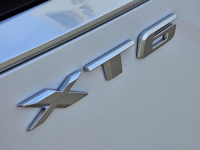 Photo of 2025 Crystal White Tricoat Cadillac XT6