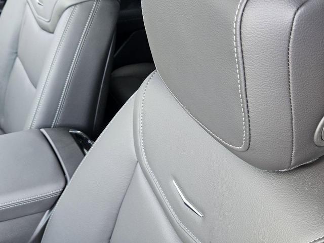 Photo of 2025 Crystal White Tricoat Cadillac XT6