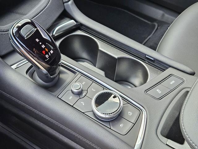 Photo of 2025 Crystal White Tricoat Cadillac XT6