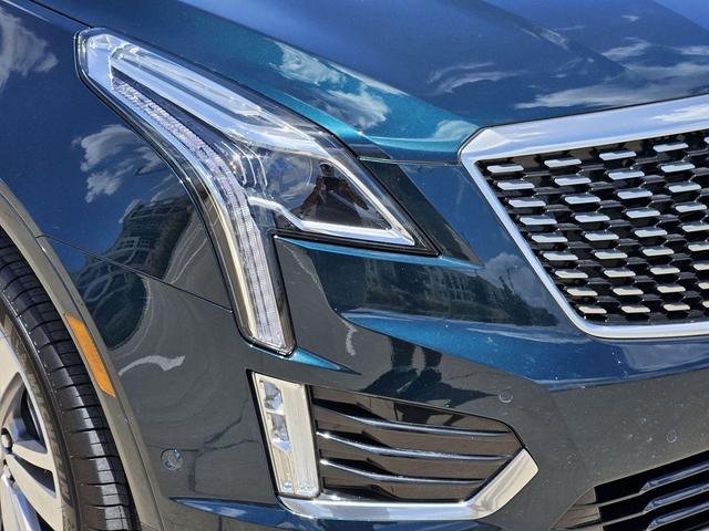 Photo of 2025 Emerald Lake Metallic Cadillac XT5