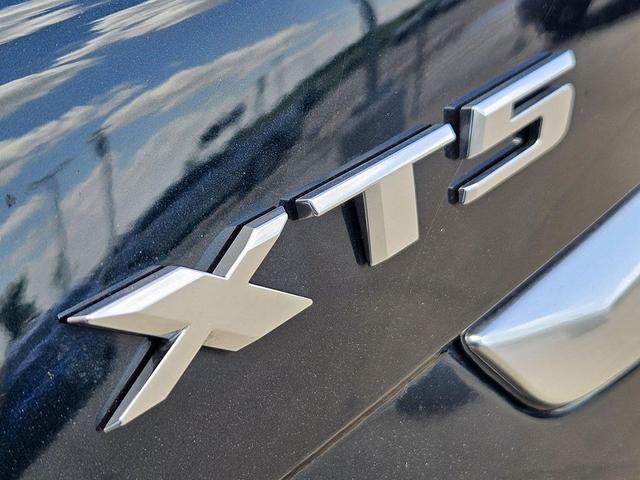 Photo of 2025 Emerald Lake Metallic Cadillac XT5