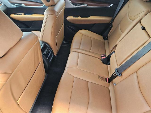 Photo of 2025 Emerald Lake Metallic Cadillac XT5