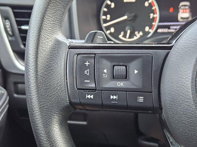 Photo of 2023 Pearl White Tricoat Nissan Rogue