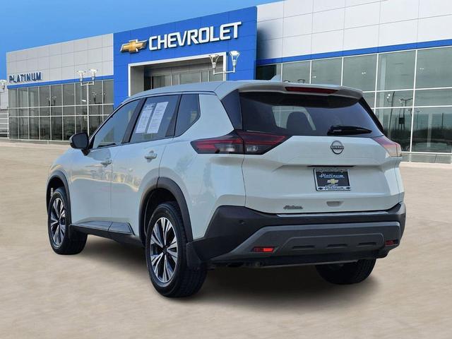 Photo of 2023 Pearl White Tricoat Nissan Rogue