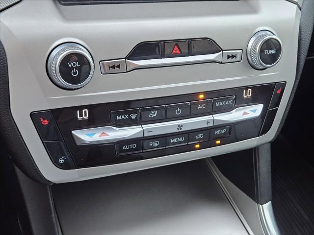 Photo of 2021 Gray Ford Explorer
