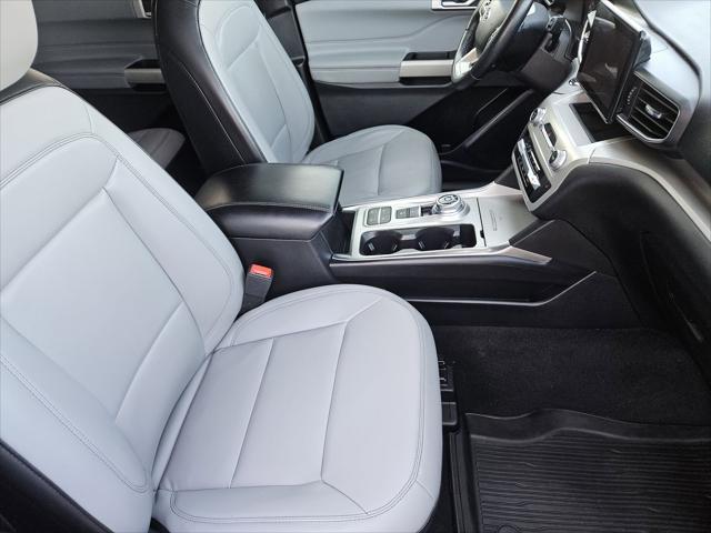 Photo of 2021 Gray Ford Explorer