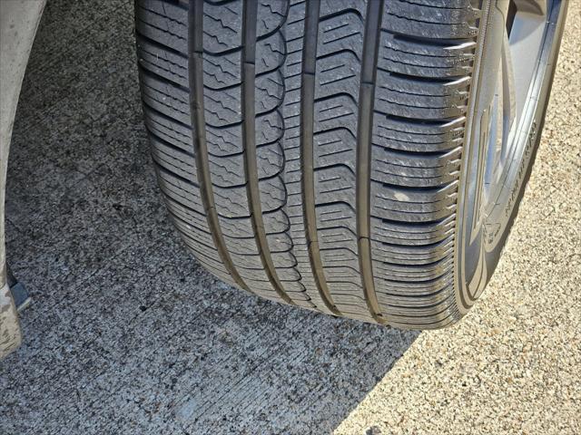 Photo of 2021 Gray Ford Explorer