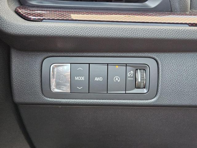 Photo of 2026 Mosaic Black Metallic Chevrolet Traverse