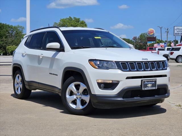 Photo of 2017 White Clearcoat Jeep New Compass