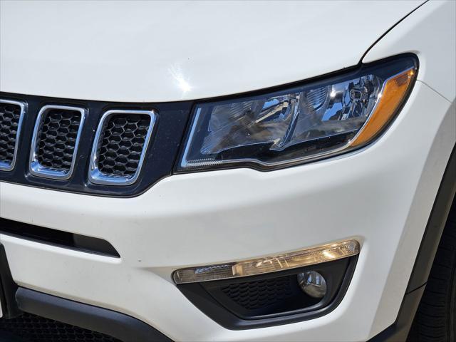 Photo of 2017 White Clearcoat Jeep New Compass