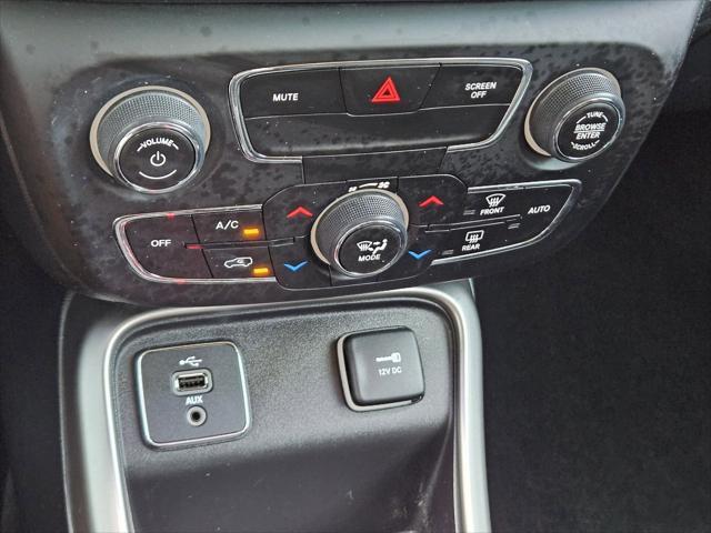 Photo of 2017 White Clearcoat Jeep New Compass