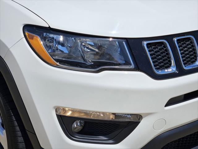 Photo of 2017 White Clearcoat Jeep New Compass