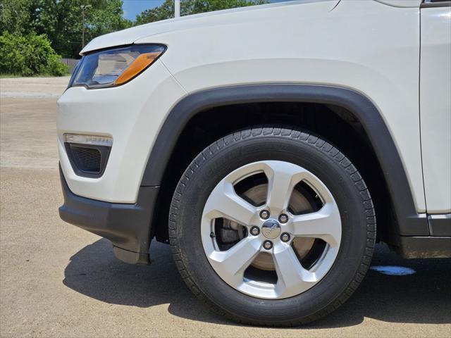 Photo of 2017 White Clearcoat Jeep New Compass