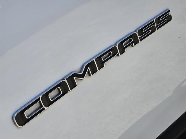 Photo of 2017 White Clearcoat Jeep New Compass