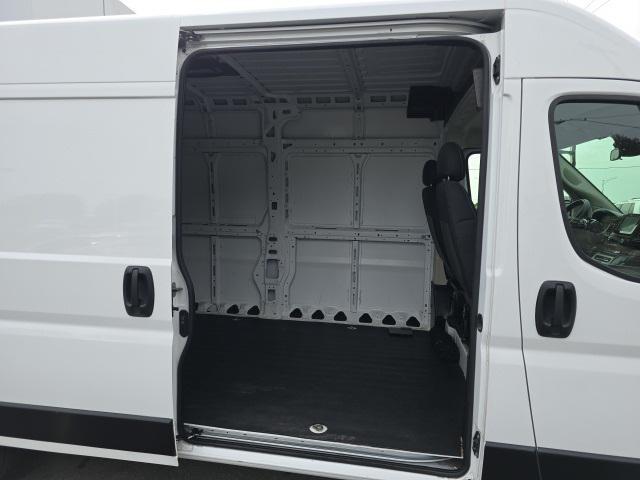 Photo of 2022 Bright White Clearcoat RAM ProMaster 2500