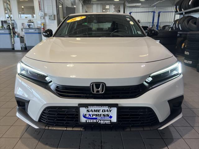 Photo of 2022 Platinum White Honda Civic