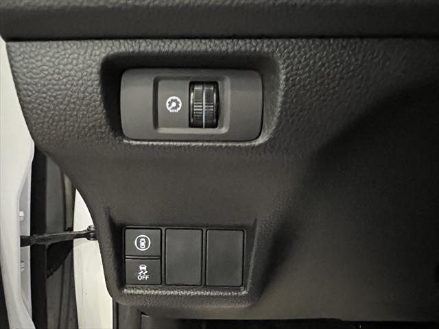 Photo of 2022 Platinum White Honda Civic