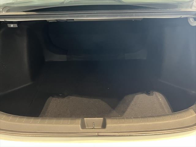 Photo of 2022 Platinum White Honda Civic