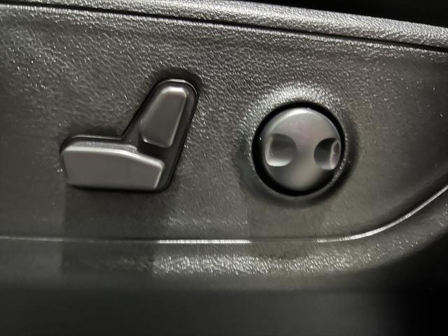 Photo of 2023 Bright White Clearcoat RAM 1500