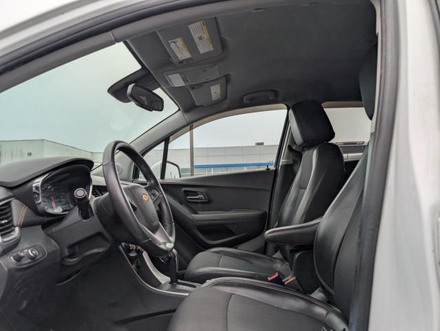 Photo of 2017 Summit White Chevrolet Trax