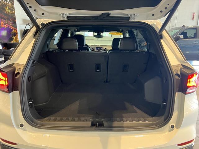 Photo of 2023 Summit White Chevrolet Equinox