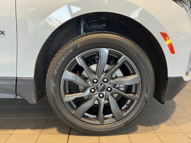 Photo of 2023 Summit White Chevrolet Equinox