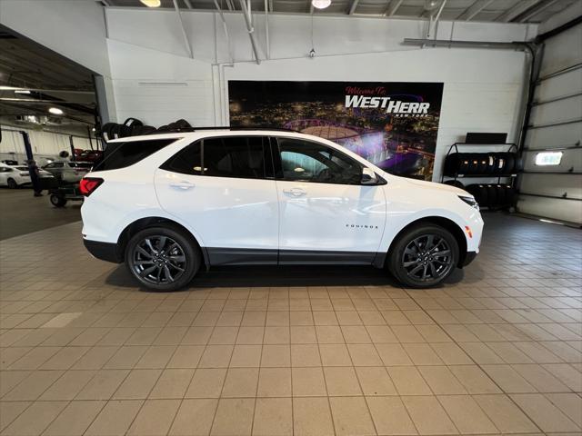 Photo of 2023 Summit White Chevrolet Equinox