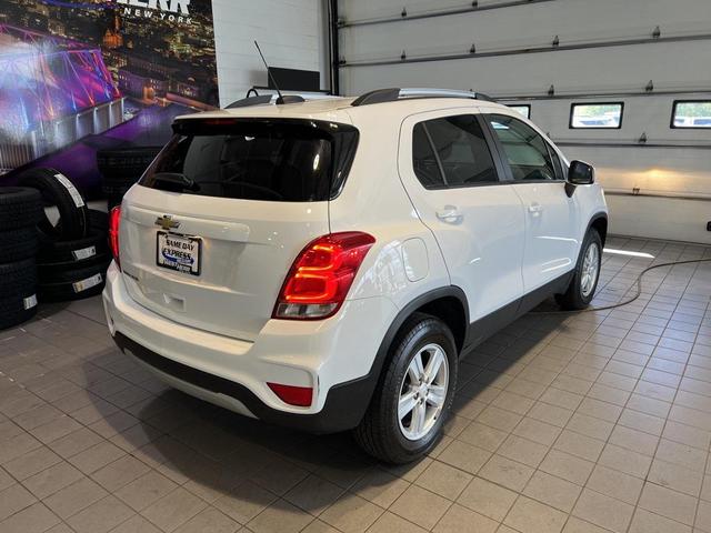 Photo of 2021 Summit White Chevrolet Trax