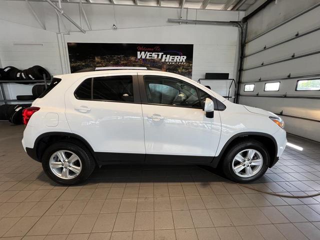 Photo of 2021 Summit White Chevrolet Trax