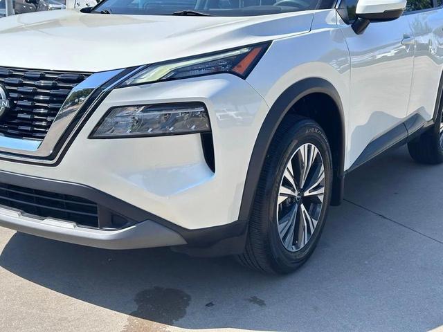 Photo of 2022 Pearl White Tricoat Nissan Rogue