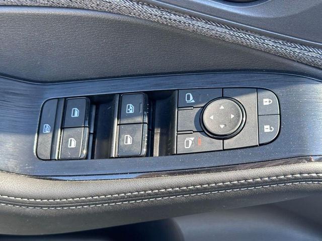 Photo of 2022 Pearl White Tricoat Nissan Rogue