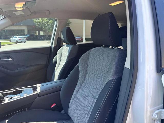 Photo of 2022 Pearl White Tricoat Nissan Rogue