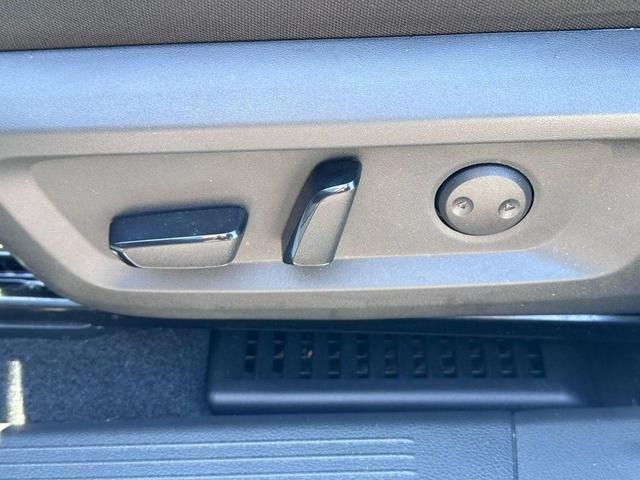Photo of 2022 Pearl White Tricoat Nissan Rogue