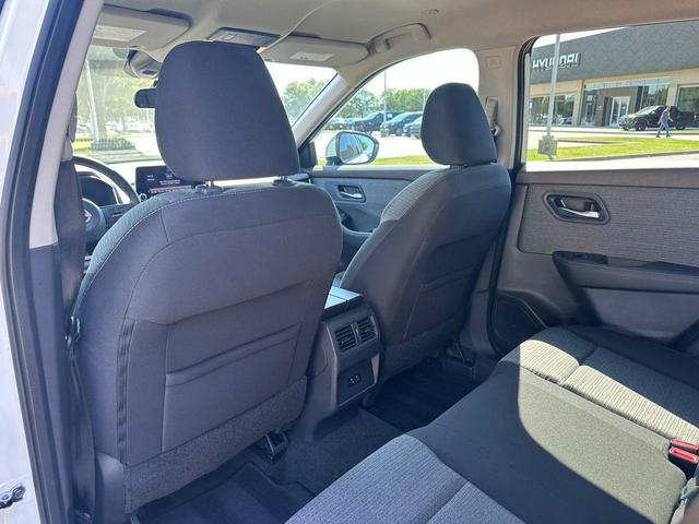 Photo of 2022 Pearl White Tricoat Nissan Rogue