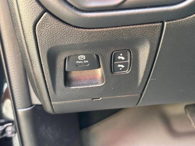 Photo of 2022 Diamond Black Crystal Pearlcoat RAM 1500