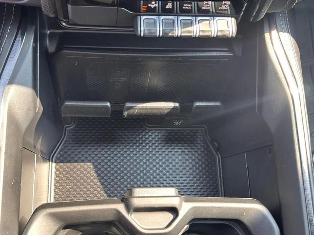 Photo of 2022 Diamond Black Crystal Pearlcoat RAM 1500