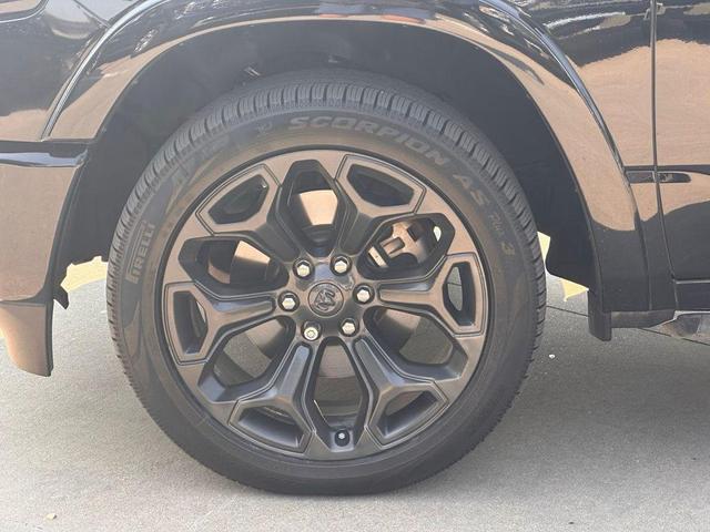 Photo of 2022 Diamond Black Crystal Pearlcoat RAM 1500