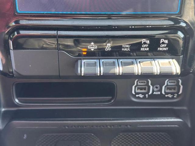 Photo of 2022 Diamond Black Crystal Pearlcoat RAM 1500
