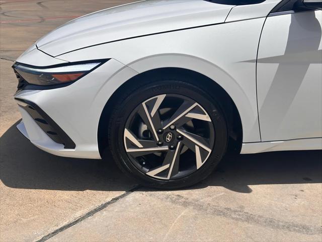 Photo of 2024 Serenity White Hyundai ELANTRA