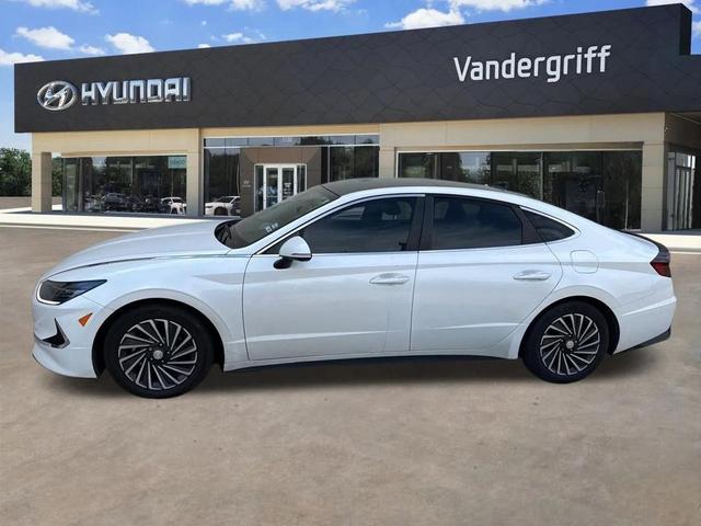 Photo of 2021 Hyper White Hyundai SONATA