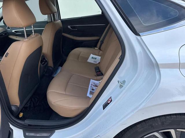 Photo of 2021 Hyper White Hyundai SONATA
