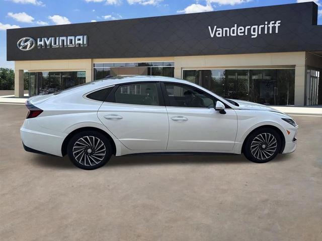 Photo of 2021 Hyper White Hyundai SONATA