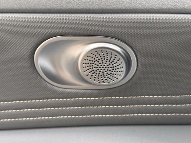 Photo of 2025 W6H White Hyundai ELANTRA