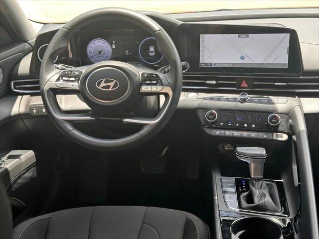 Photo of 2024 Ecotronic Gray Hyundai ELANTRA